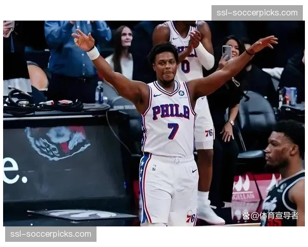 特写:时隔一年重返迈阿密主场,洛瑞收获致敬视频与掌声 特写:时隔一年重返迈阿密主场,洛瑞收获致敬视频与掌声