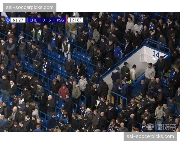 通讯:巴黎赛现场观众席出现多位法国足球明星,跨界观赛成常态 通讯:巴黎赛现场观众席出现多位法国足球明星,跨界观赛成常态