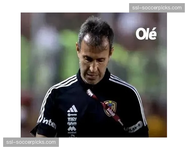 从领先到被绝平,波鸿主帅赛后坦言球队在控球阶段的决策需改进 从领先到被绝平,波鸿主帅赛后坦言球队在控球阶段的决策需改进