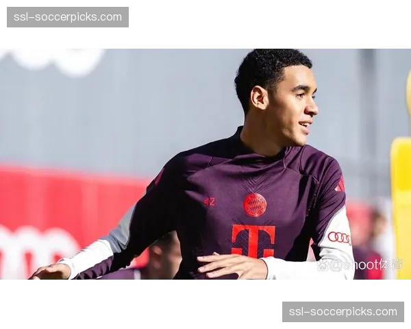 官方:拜仁中场穆西亚拉肌肉不适,将缺席下一轮联赛 官方:拜仁中场穆西亚拉肌肉不适,将缺席下一轮联赛